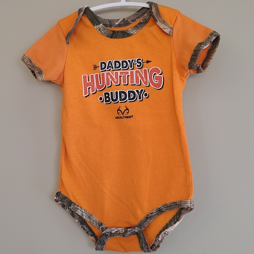 REALTREE orange "Daddy's hunting buddy" onesie/bodysuit